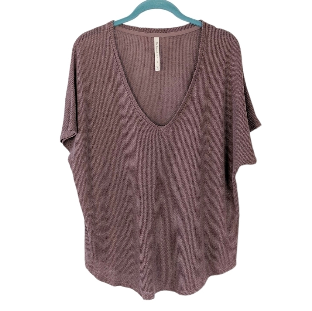 Aritzia The Group by Babaton Taurus T-Shirt Waffle-knit V-neck shirt mauve small